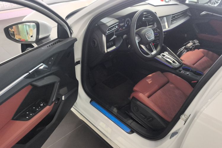 奥迪A3 2025款 A3L Limousine 35TFSI 飞驰尊享型中控内饰20