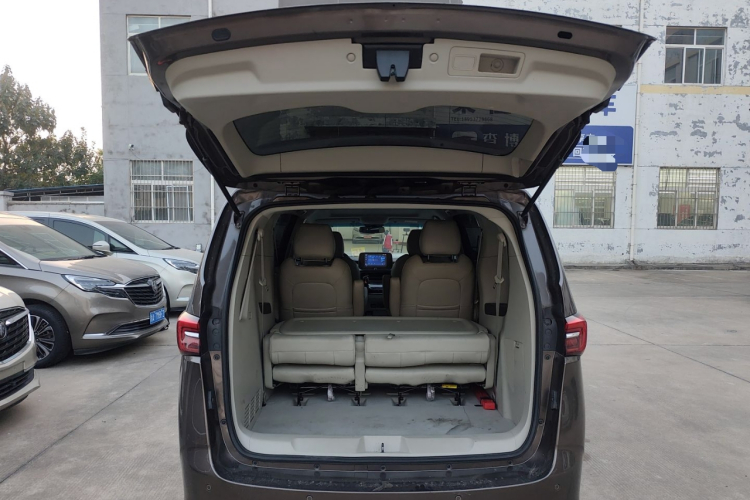 别克GL8 2021款 陆上公务舱 652T 舒适型机舱底盘23