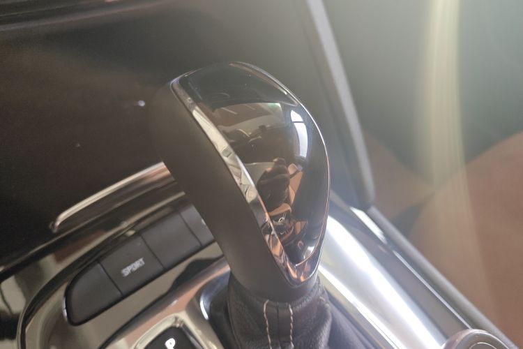 别克 君威 2019款 改款 20T 豪华型 国VI中控内饰18