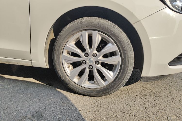 别克 英朗 2021款 改款 典范 1.5L 自动精英型车身外观10