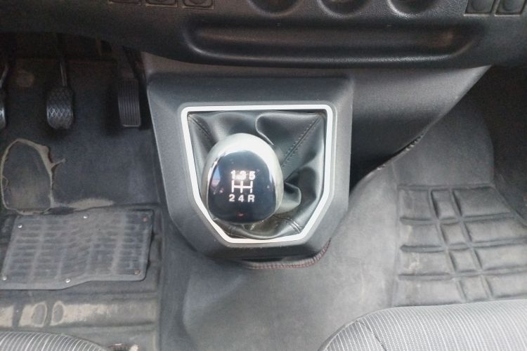 江铃 特顺 2021款 2.8T空间王金牛款短轴中高顶6座柴油国VI JX493中控内饰18