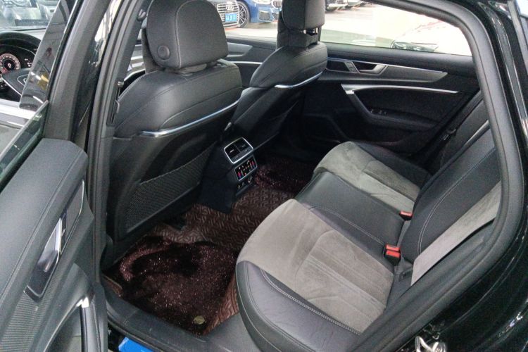 奥迪A6L 2023款 45 TFSI quattro 尊享动感型中控内饰21