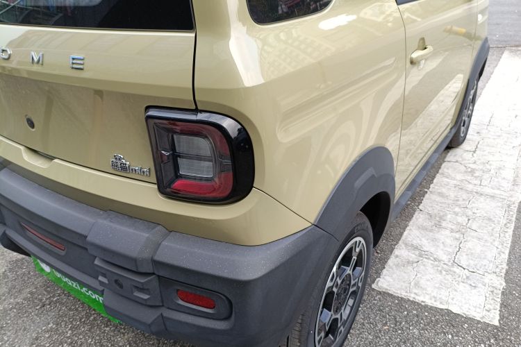 吉利银河 2025款 210km 熊猫骑士车身外观9