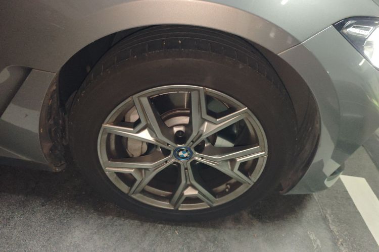 宝马i3 2024款 eDrive 35 L车身外观6001