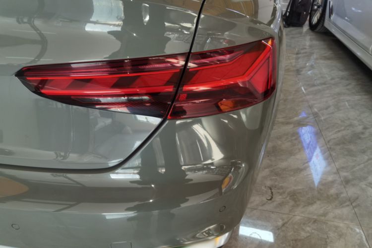 奥迪A5 2021款 Sportback 40 TFSI 时尚致雅型车身外观9