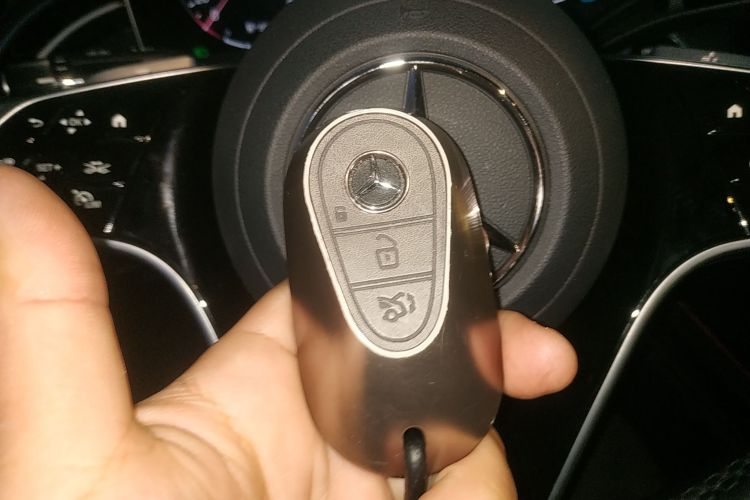 奔驰E级新能源 2024款 E 350 e L 插电式混合动力轿车中控内饰11