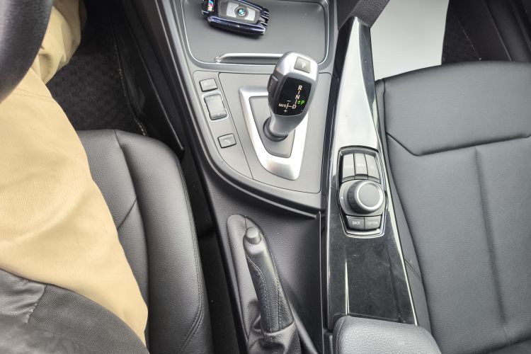 宝马3系GT 2017款 320i 时尚型中控内饰18