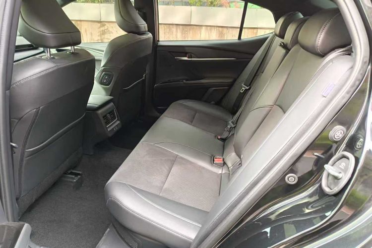 丰田 凯美瑞 2024款 双擎 2.0HS 运动版中控内饰7004