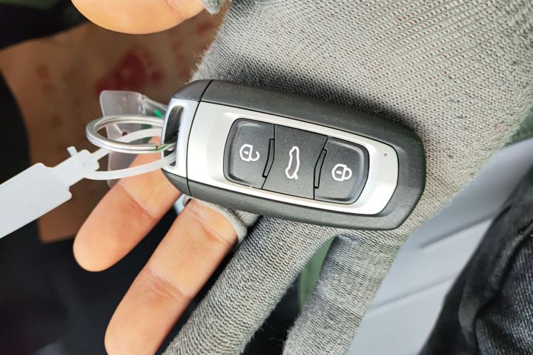 吉利银河 2025款 210km 熊猫骑士中控内饰11