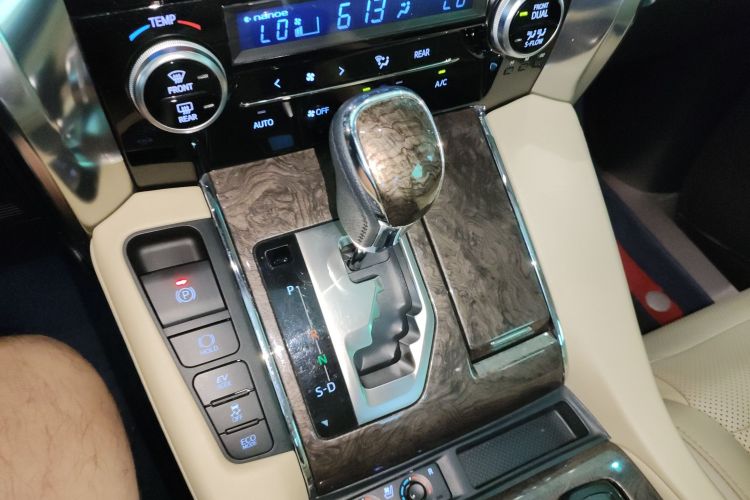 丰田 埃尔法 2021款 双擎 2.5L 尊贵版中控内饰18