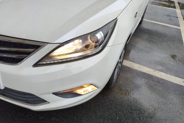 长安 逸动 2016款 1.6L 自动风尚型车身外观36