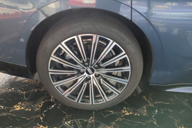 吉利银河 银河星耀8 2025款 130km EM-P 星舰版车身外观6008