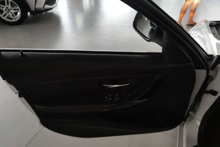 宝马3系 2017款 320Li 时尚型中控内饰7007