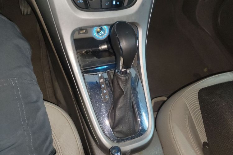 别克 英朗 2013款 GT 1.6L 自动时尚版中控内饰18