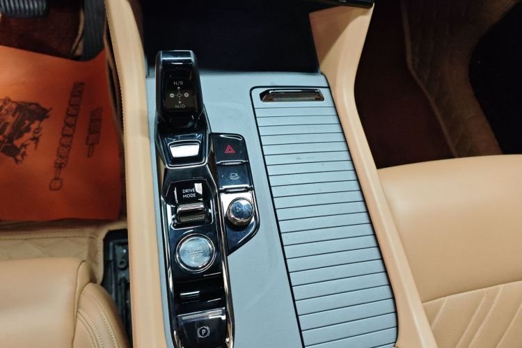 领克09 EM-P 2021款 2.0T PHEV Halo 六座中控内饰18