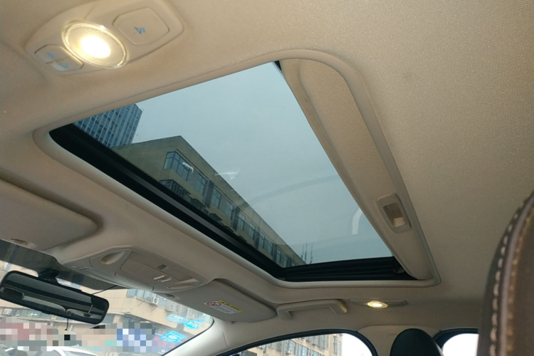 福特 福克斯 2015款 两厢 1.6L 自动风尚型中控内饰22