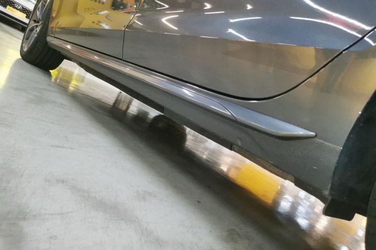 奥迪A4L 2025款 200万辆悦享版 40 TFSI 时尚动感型局部细节9002