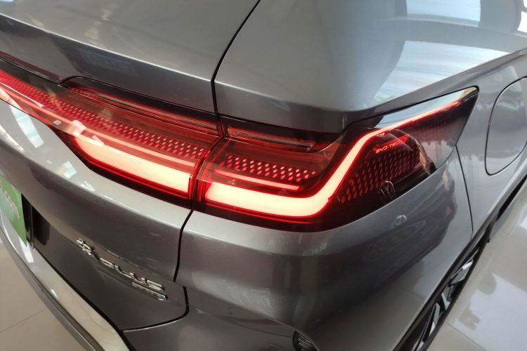 比亚迪 宋PLUS新能源 2025款 DM-i 智驾版 112KM 尊贵型车身外观9