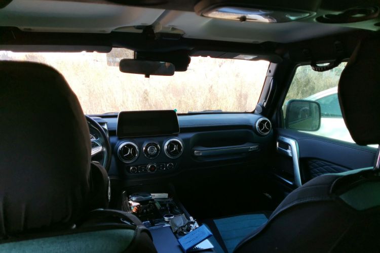 北京BJ40 2021款 2.0D 自动四驱刀锋英雄版侠客型中控内饰22