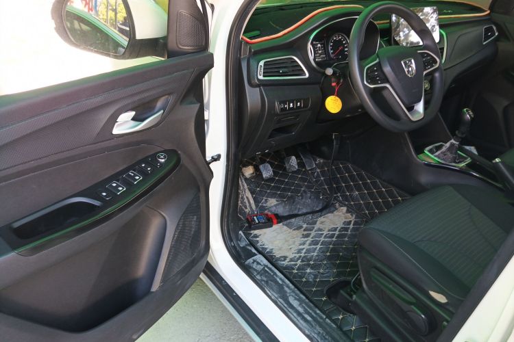 宝骏730 2019款 1.5L 手动时尚型 7座 国VI中控内饰7003