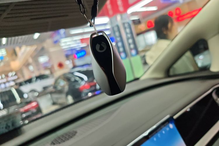 腾势D9 2025款 DM-i 四驱尊航型中控内饰11