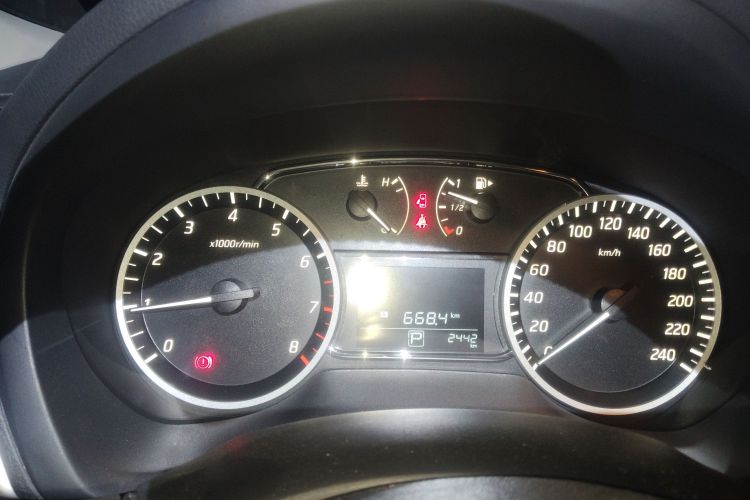 日产 轩逸 2024款 改款二 经典 1.6XE CVT舒适版中控内饰14