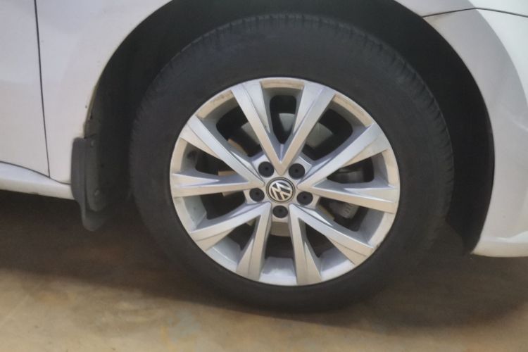 大众 朗逸 2015款 1.6L 自动舒适版车身外观10