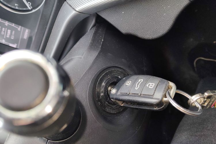 奇瑞 艾瑞泽5 2019款 1.5L 手动青春版 国V中控内饰7001