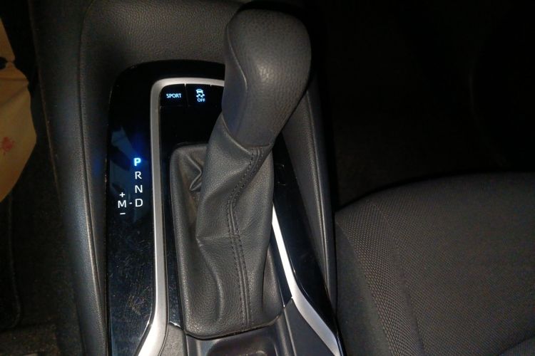 丰田 卡罗拉 2022款 TNGA 1.5L CVT先锋版中控内饰18