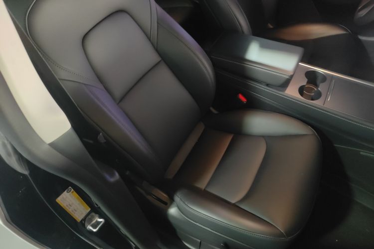 特斯拉 Model Y 2022款 改款 后轮驱动版局部细节41