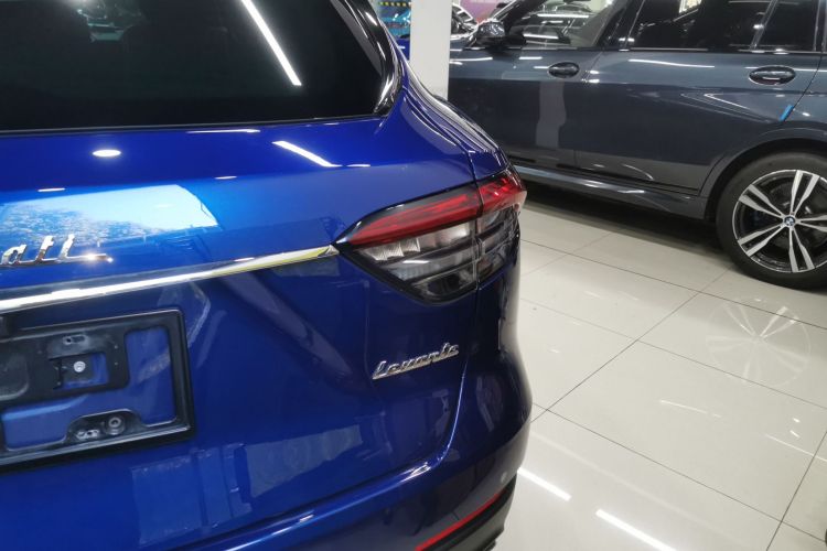 玛莎拉蒂 Levante 2021款 3.0T 标准版车身外观9