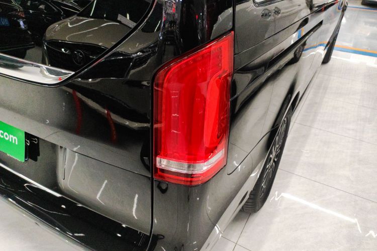 奔驰V级 2018款 V 260 尊贵版 国VI车身外观9