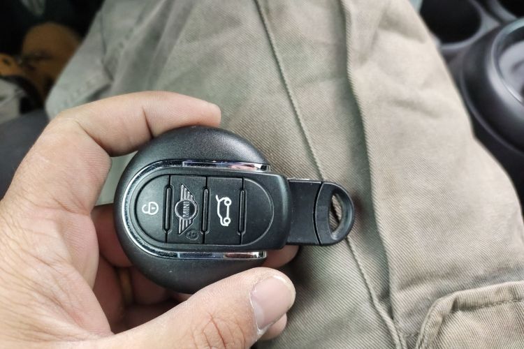 MINI 2022款 1.5T COOPER 黑标特别版中控内饰11