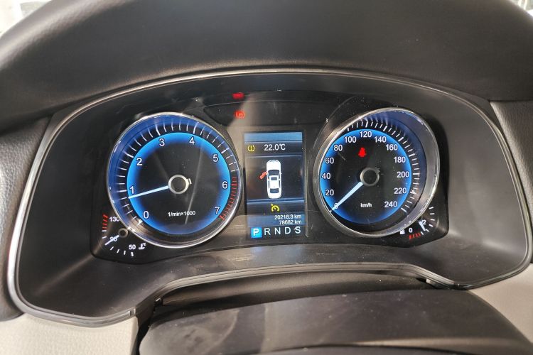 红旗H7 2015款 2.0T 豪华型中控内饰14