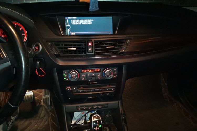 宝马X1 2015款 xDrive20i 时尚晋级版中控内饰16