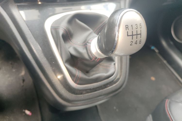 哈弗H6 2015款 升级版 1.5T 手动两驱精英型中控内饰18