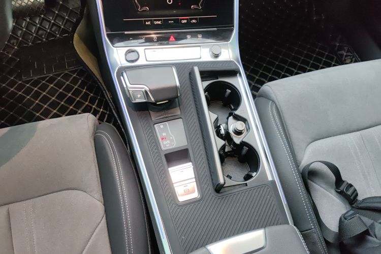 奥迪A6L 2024款 40 TFSI 豪华动感型中控内饰18