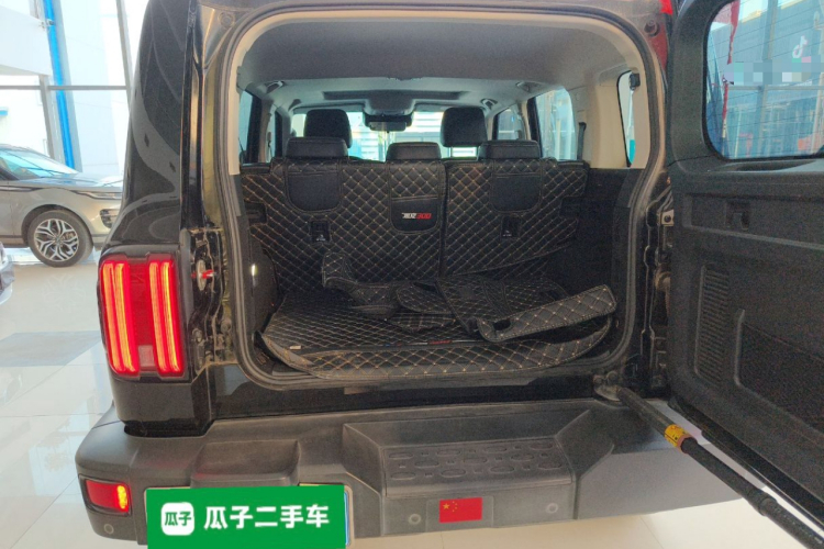 坦克300 2021款 越野版 2.0T 挑战者机舱底盘23