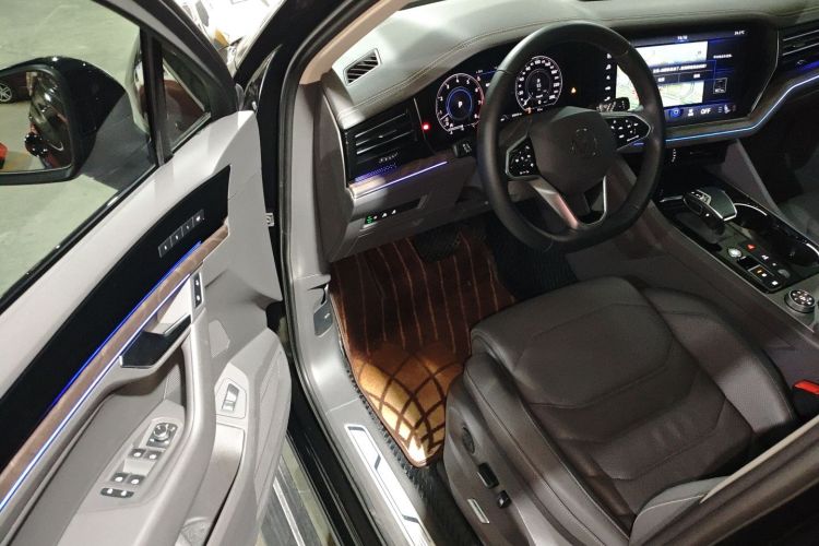 大众 途锐 2022款 3.0TSI 锐享版 曜黑运动套装中控内饰20