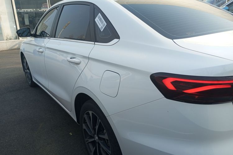 吉利汽车 帝豪 2025款 第4代 1.5L CVT旗舰型车身外观4