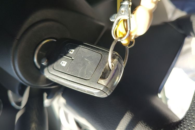 别克 英朗 2014款 XT 1.6L 自动时尚版中控内饰11