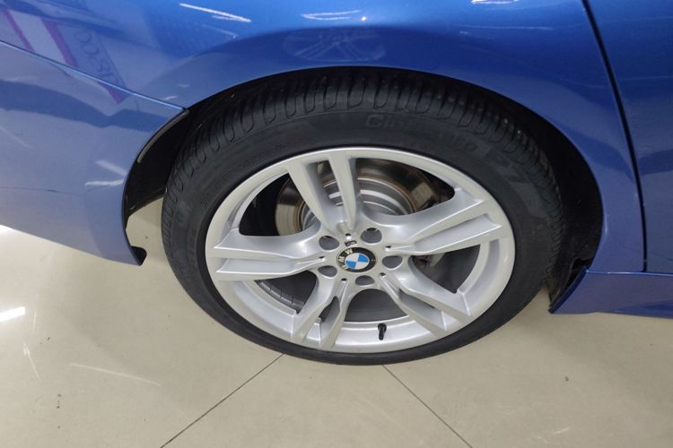 宝马3系 2019款 320i M运动套装车身外观6008