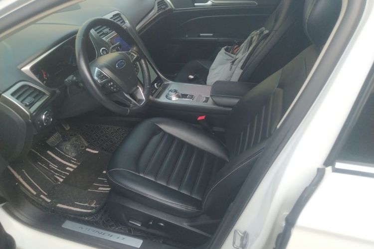 福特 蒙迪欧 2020款 EcoBoost 180 时尚型中控内饰19