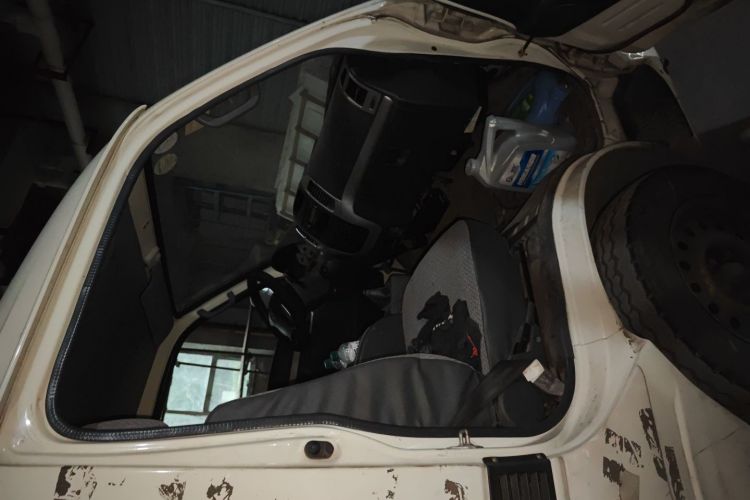 金龙 金威 2018款 2.0L商务系列4G20局部细节9005