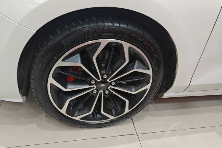 福特 福克斯 2020款 三厢 EcoBoost 180 自动ST Line车身外观6007