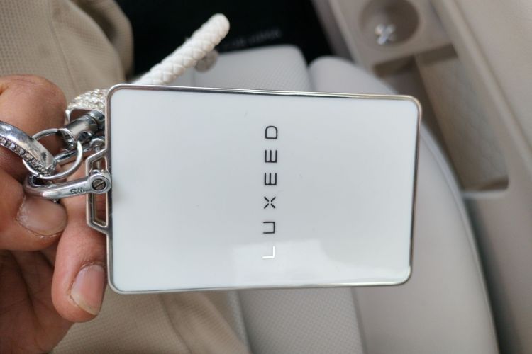 鸿蒙智行 智界R7 2024款 纯电 667km Pro中控内饰7001