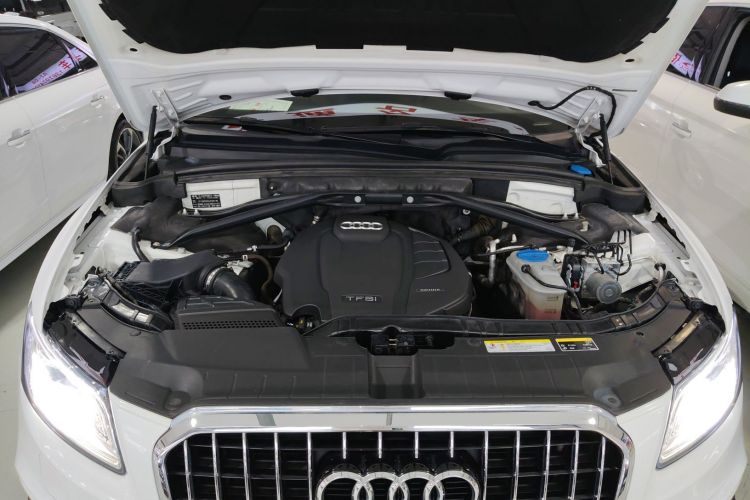 奥迪Q5 2017款 Plus 40 TFSI 进取型机舱底盘24
