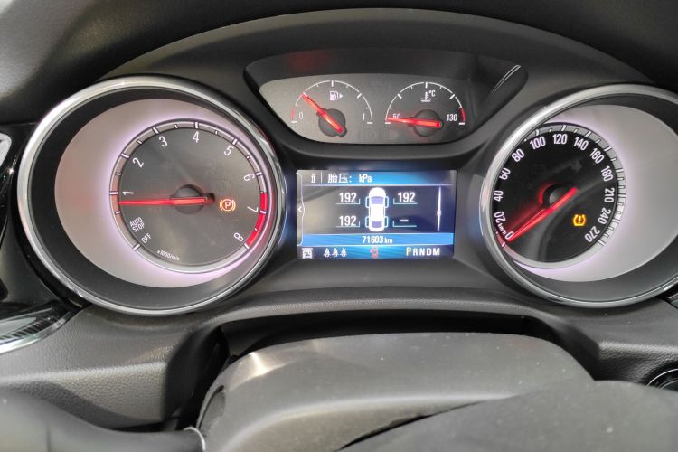 别克 君威 2017款 20T 豪华型中控内饰14