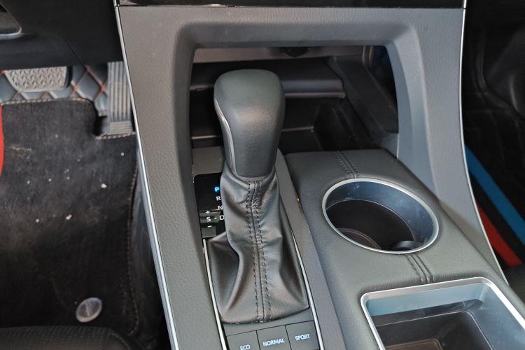 丰田 亚洲龙 2019款 双擎 2.5L XLE尊贵版 国VI局部细节18