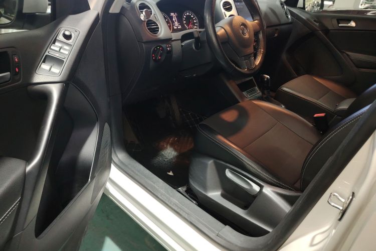 大众 途观 2017款 300TSI 自动两驱丝绸之路风尚版中控内饰20